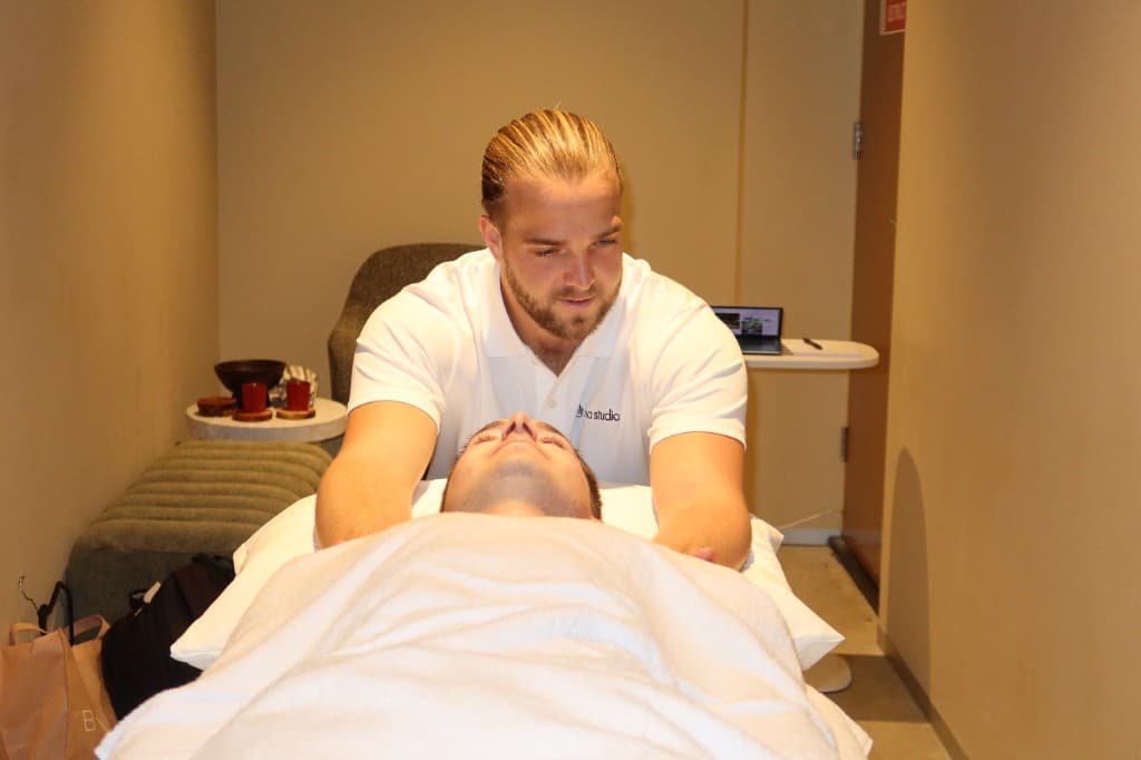 Osteopathy treatment — clinic session